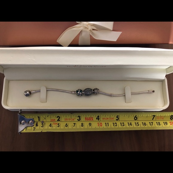 Pandora Bracelet with 3 charms. - Picture 4 of 7